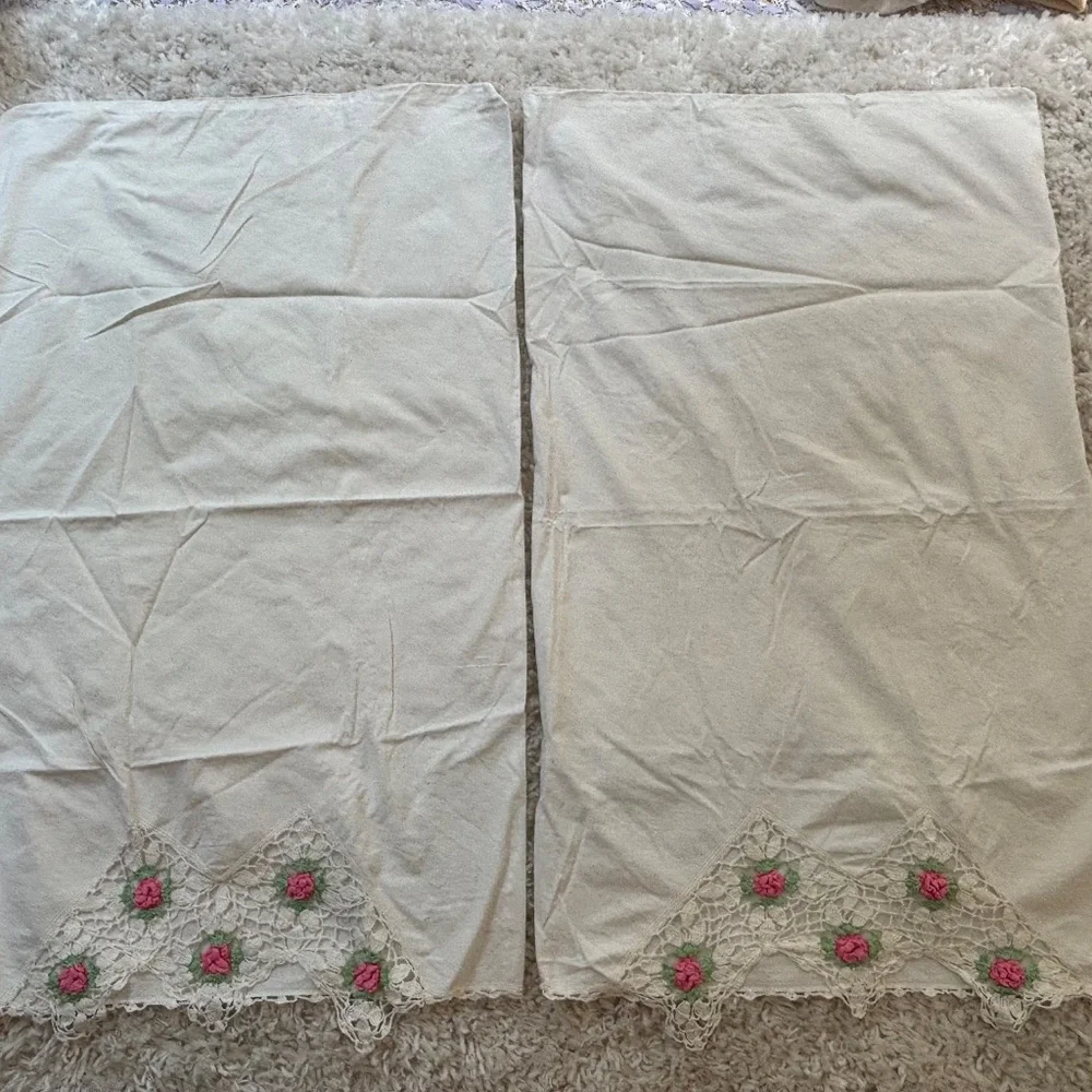 Vintage Floral Pillowcases/Sham Flowers Crochet Edge